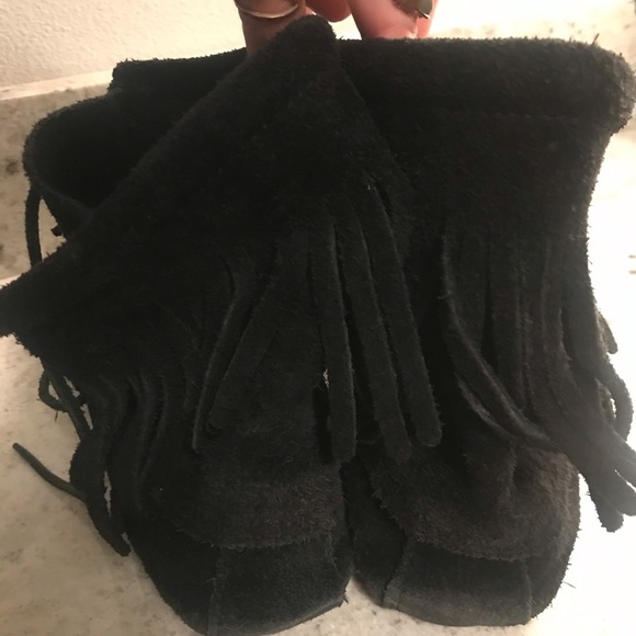 Minnetonka Moccasin Boots Black - Picture 2 of 6